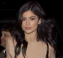 Kylie Jenner je šel na sprehod v "krilo-string vrečko"