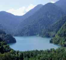 Lake Riza v Abhaziji