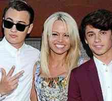 Zakaj Pamela Anderson se skriva za odrasle sinove?