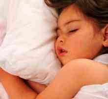 Zakaj otroka smrči v spanju?