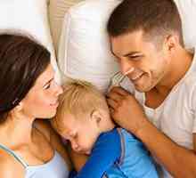 Baby spi s starši: za in proti