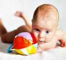 Otrok v 3 mesecih slabo hranijo glavo