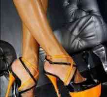Od česa nositi oranžne sandale?