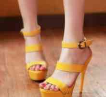 Od česa naj nosijo rumene sandale?