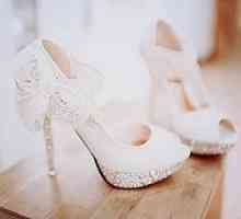 Poročni čevlji za neveste