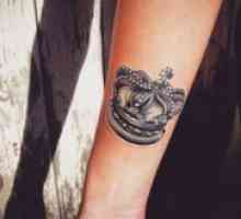 Tattoo na njeno roko krono