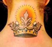Crown tatoo na vratu