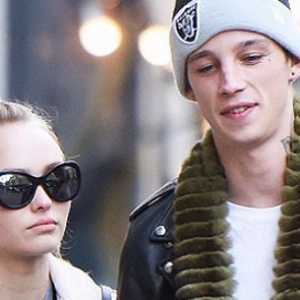 16-Letna hči Johnny Depp se je srečal z 24-letnim fantom