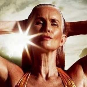 56-Letni Nicola Griffin v bikini na naslovnici Sports Illustrated