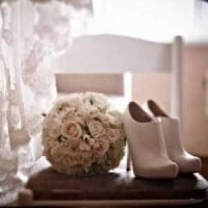 Beli čevlji za poroko