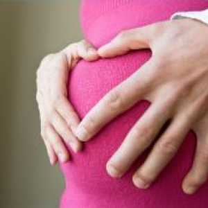Bel izcedek med nosečnostjo