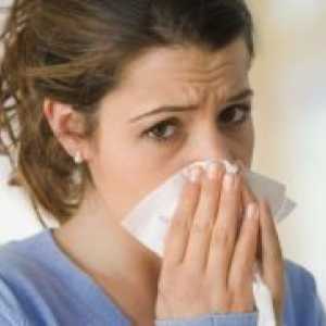 Kihanje in izcedek iz nosu, brez temperature