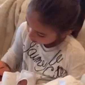 Ivanka Trump objavila video z novorojenim sinom in hčerko