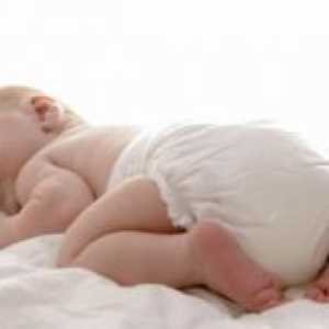 Kako ozdraviti ščemeč toplote pri novorojenčku?