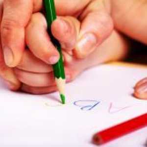 Kako naučiti otroka, kako držati svinčnika?