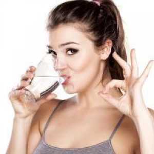 Kako piti vodo, da izgubijo težo - 7 pravil