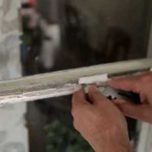 Kako odstraniti staro barvo iz okenskih okvirjev?