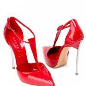 Usnjene čevlje rdeče patentnih