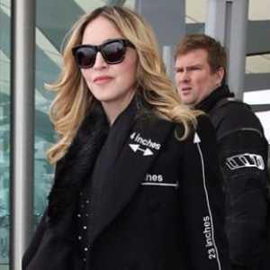 Madonna prispel v London, da se pogovorite s svojim sinom