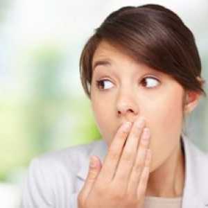 Zadah iz ust: Vzroki in zdravljenje