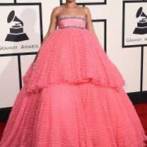 Rihanna obleko na "Grammy" v letu 2015