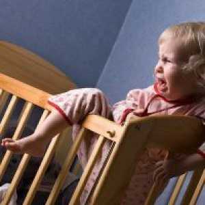 Zakaj dojenček joka pred spanjem?