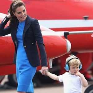 Prince George s svojimi starši prvič obiskal miting kraljevsko mednarodni zračni tetovažo