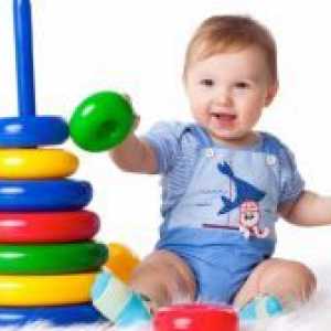 Otroška 11 mesecev - razvoj in hrano