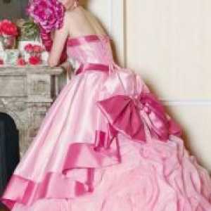 Pink poročna obleka