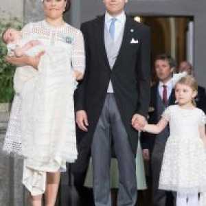 Švedski kraljevi sodišče deliti nekaj fotografij s krstom princa Oskarja