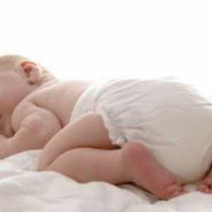 Koliko spanja naj novorojenčka?