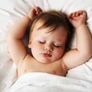 Koliko spanje otrok v 6 mesecih?
