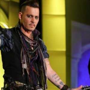 Spreminjanje podobe Johnny Depp: igralec prižgal novo frizuro
