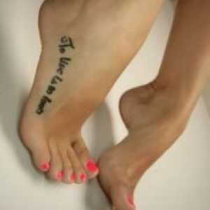 Tattoo Napis na nogi