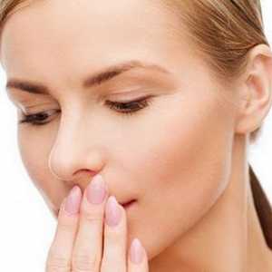 Vonj iztrebkov ust - vzroki in zdravljenje