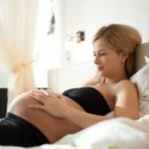 Rumen izcedek med nosečnostjo